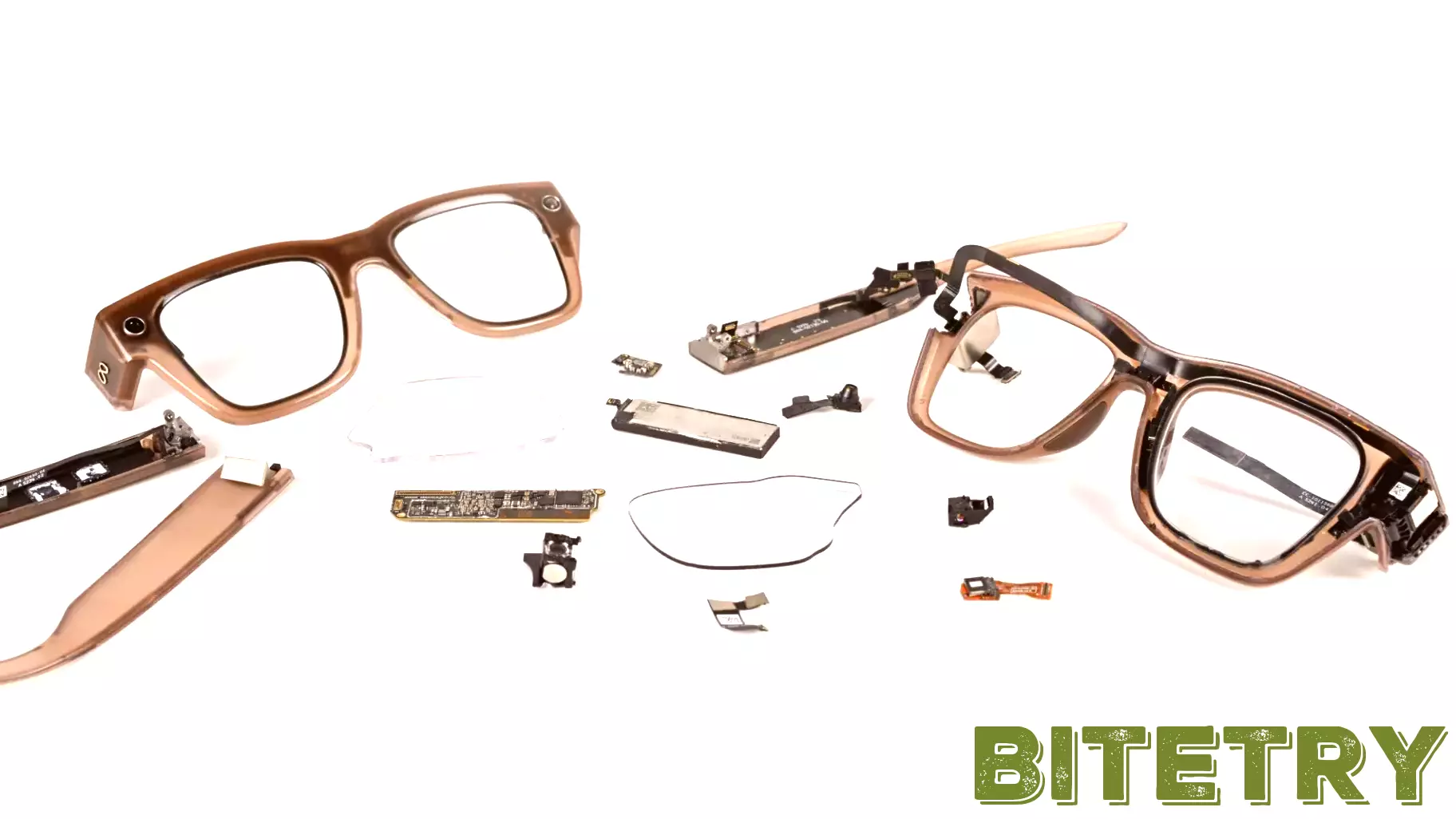 Unveiling the Innovative Waveguide Technology in Meta's Smart Glasses